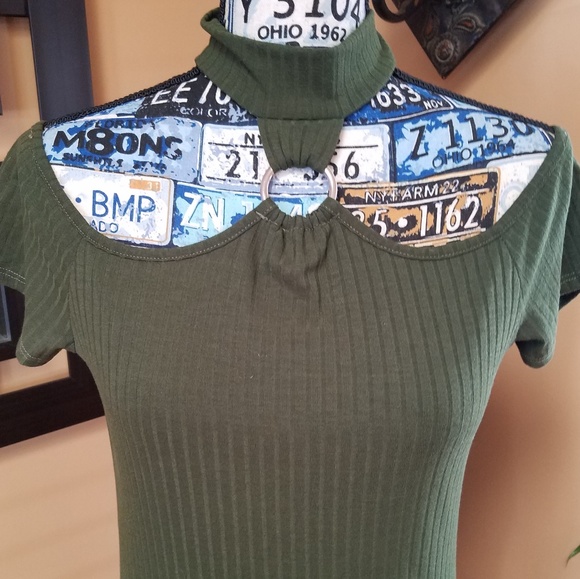 GREEN CHOKER COLD SHOULDER RIBBED DRESS - Picture 2 of 8